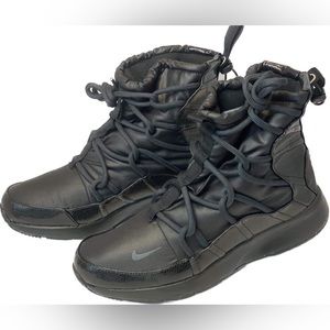 NEW Nike Tanjun High Rise Women’s Water Resistant Winter Boots Size 9
